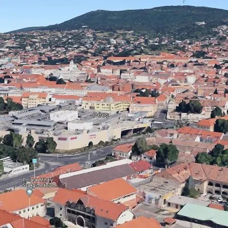 Belvarosi Minilakas 2 Fore بيتْش